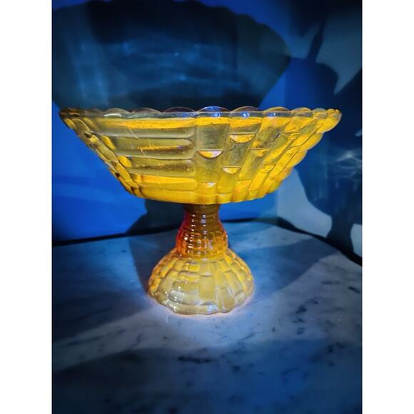 Glows Jeannette Glass Amberina Louisa Pedestal Footed Bowl Compote Ombre 1950s - Picture 2 of 13